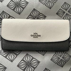 Authentic Coach Slim Envelope Wallet in Chalk / Metalic. Brand new with tags!